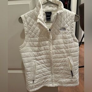Women’s North face Vest Size